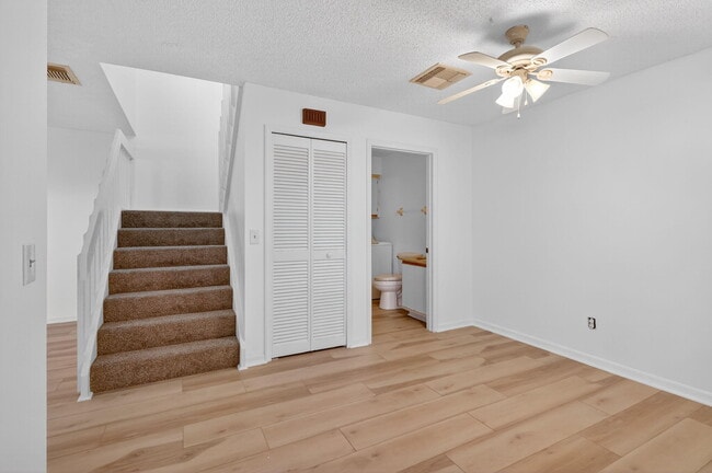 Building Photo - 3004 SE Round Table Dr