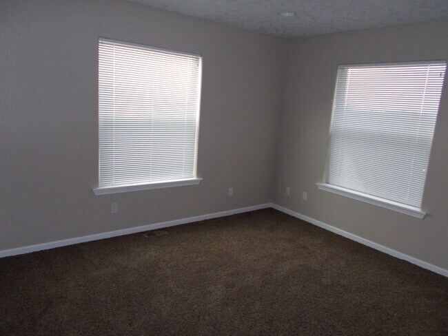 Building Photo - R91G/$1895.00 RENTED