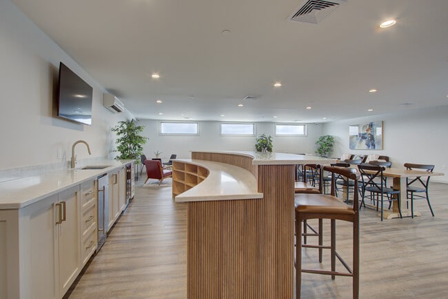 Building Photo - The Willow at Long Branch