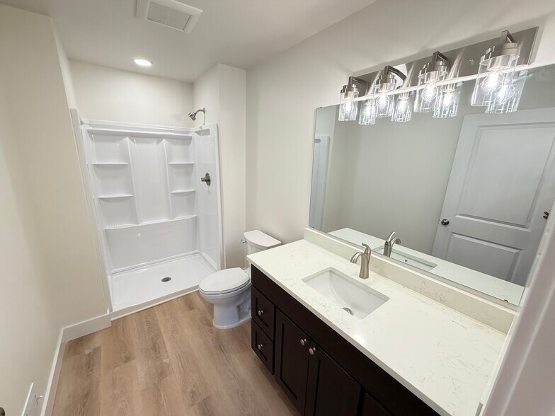 Building Photo - 2130 Carriage Hill Cir