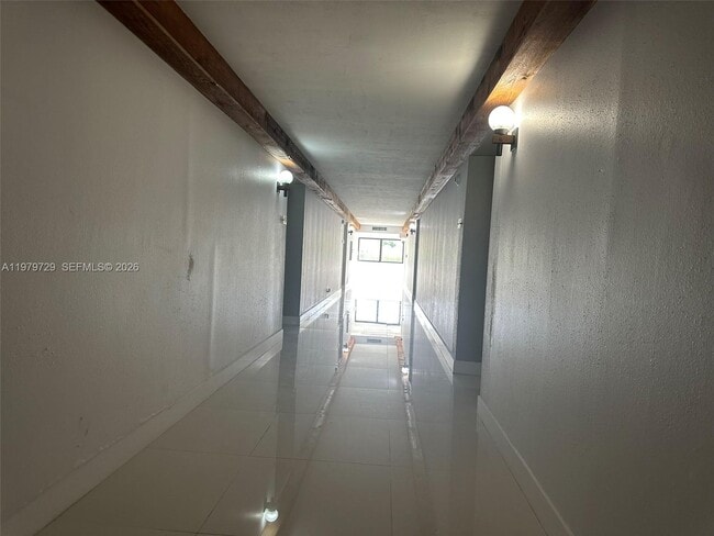 Building Photo - 200 Lakeview Dr