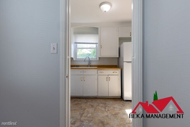 Building Photo - 2 br, 1 bath House - 1350 E Breckenridge St