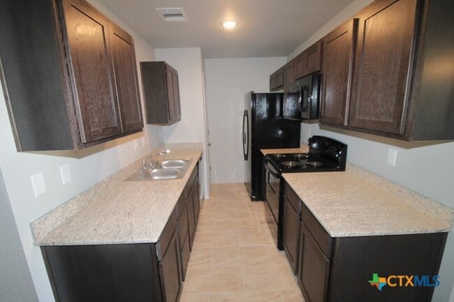 Building Photo - 131 Cameron Dr