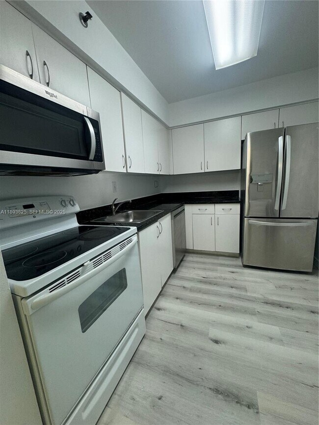 Building Photo - 3300 NE 192 St