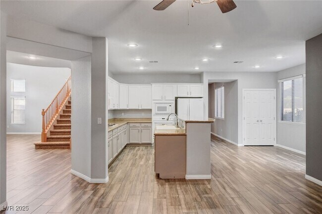 Building Photo - 5643 Almocita Ct