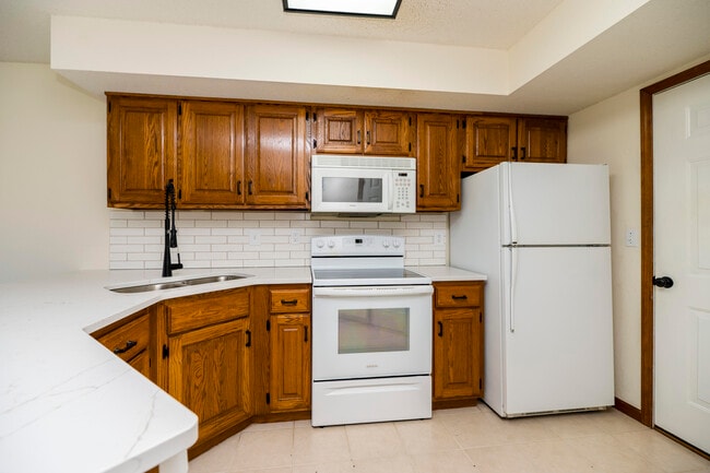 Building Photo - 13 Yorkshire Dr