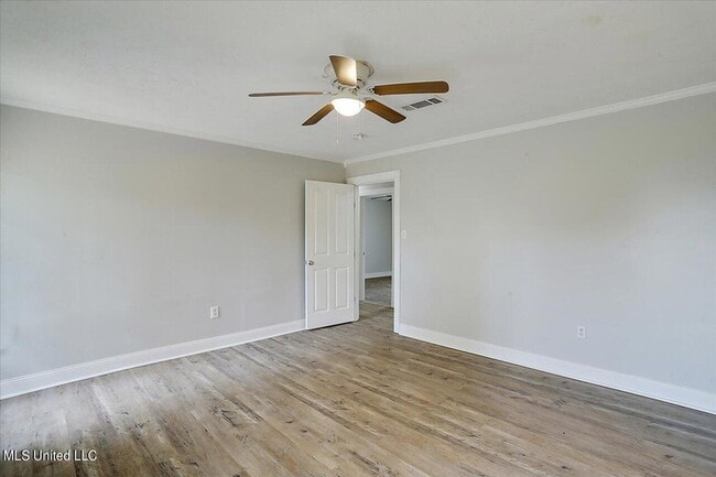 Building Photo - 249 Bay Park Dr