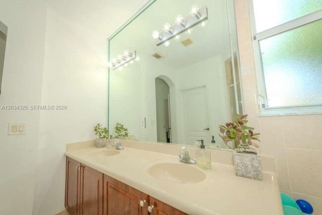 Building Photo - 8526 NW 110 Pl