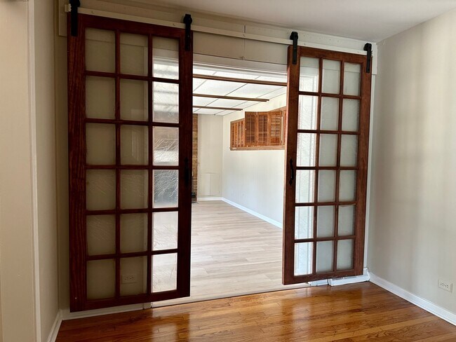 Building Photo - 843 Verne Ln