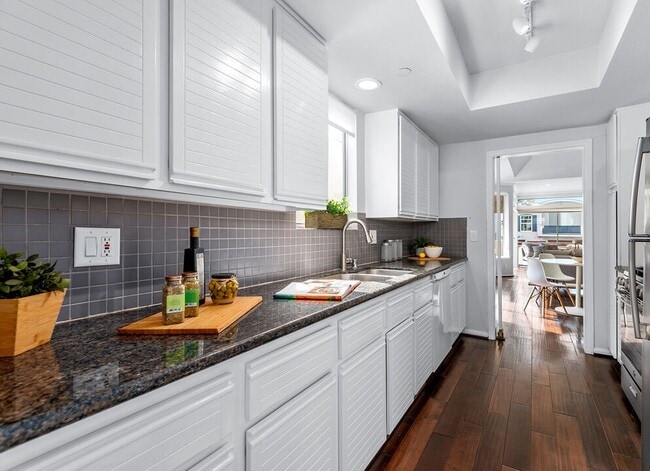 Building Photo - 1074 Peachtree Walk NE