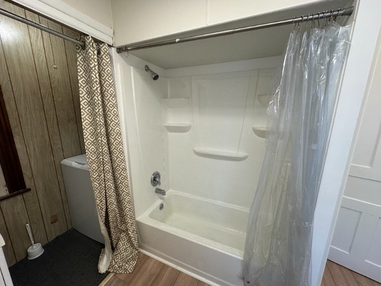 Building Photo - 148 S 17th St