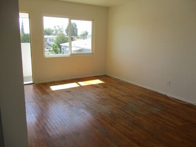 Building Photo - City Heights Remodeled 1 Bdr 1 Ba 2nd floor apartment.