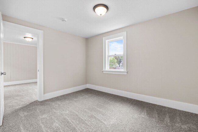 Building Photo - ? Move-In Ready Home with Modern Updates