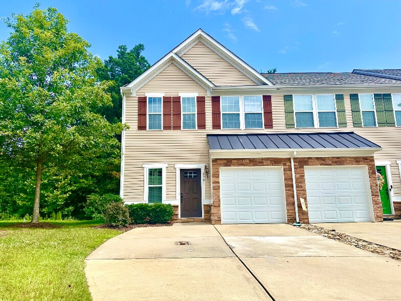 Primary Photo - 2501 Silverthorn Dr