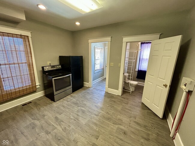 Building Photo - 235 N Oxford St