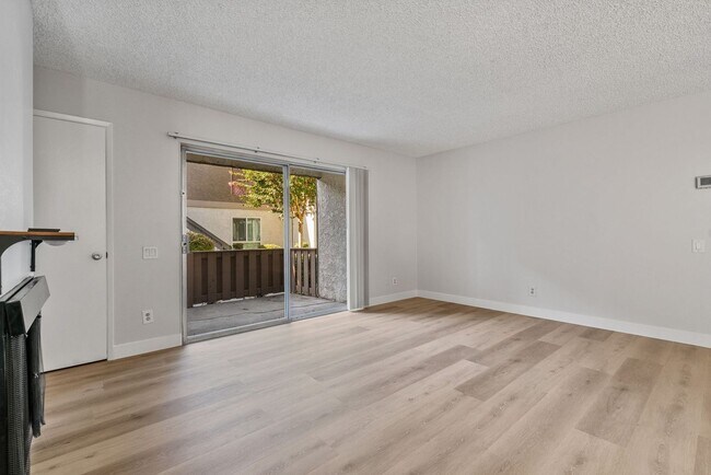 Building Photo - 1 Bedroom 1 Bath Apartment Close to South ...