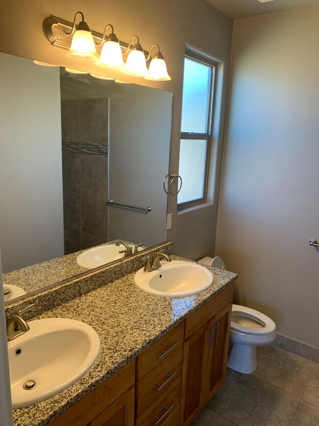 Building Photo - Beautiful Home in Hurricane