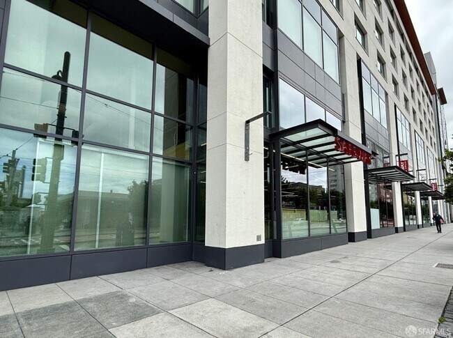 Building Photo - 260 King St