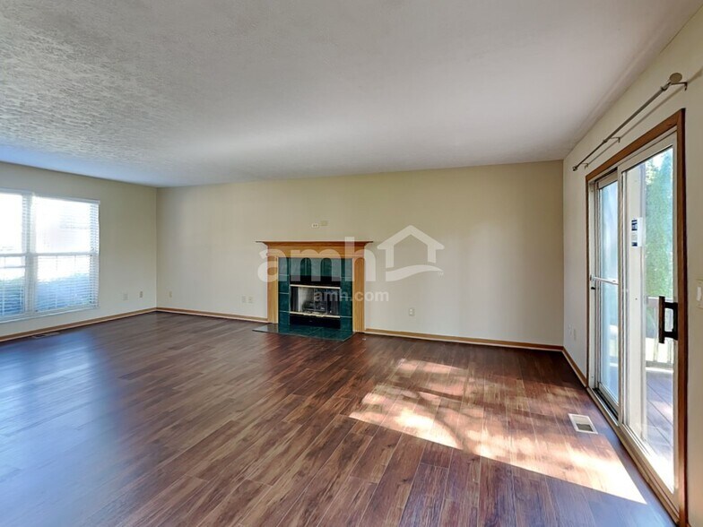 Building Photo - 3300 Darby Glen Blvd