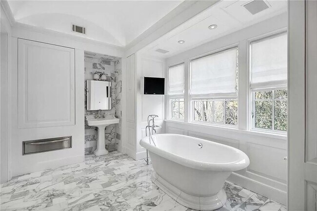 Building Photo - 460 Ivy Park Ln NE