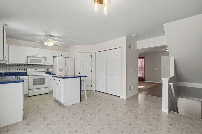 Building Photo - 54 Woodmyre Ln