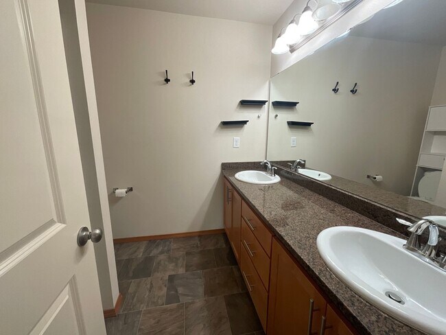 Building Photo - 3 Bed, 2.5 Bath with Garage and Fully Fenced Back Yard