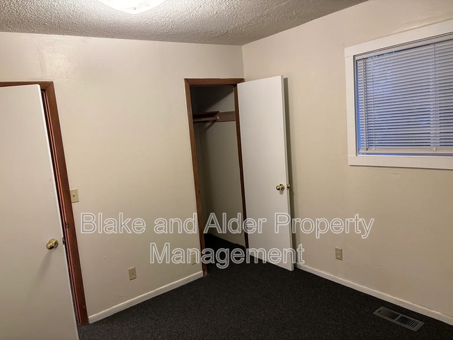 Building Photo - 11632 SE Beckman Ave