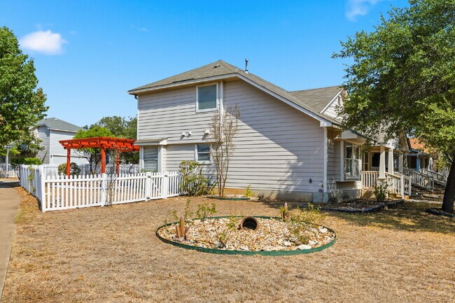 Building Photo - Beautiful Corner Lot, 4 Bedroom Home in Pl...