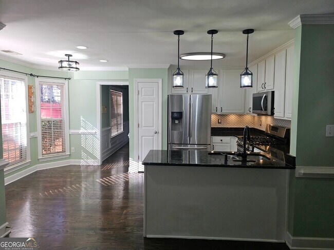 Building Photo - 185 Rock Hill Dr