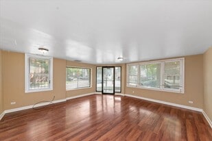 Building Photo - 3000 S Kedvale Ave