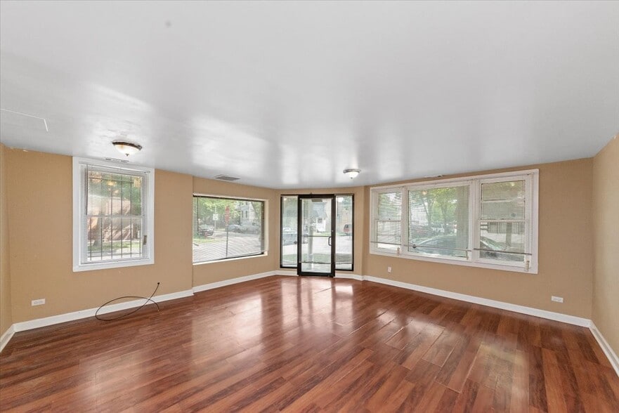 Primary Photo - 3000 S Kedvale Ave
