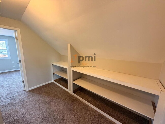 Building Photo - 365 Raven Ct