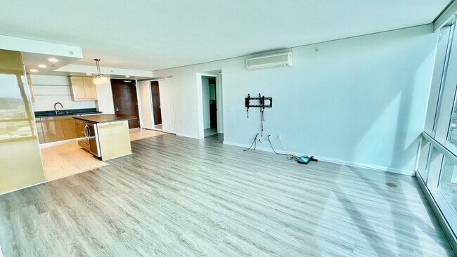 Building Photo - LUXURY DOWNTOWN PENTHOUSE w/ PANORAMIC VIE...