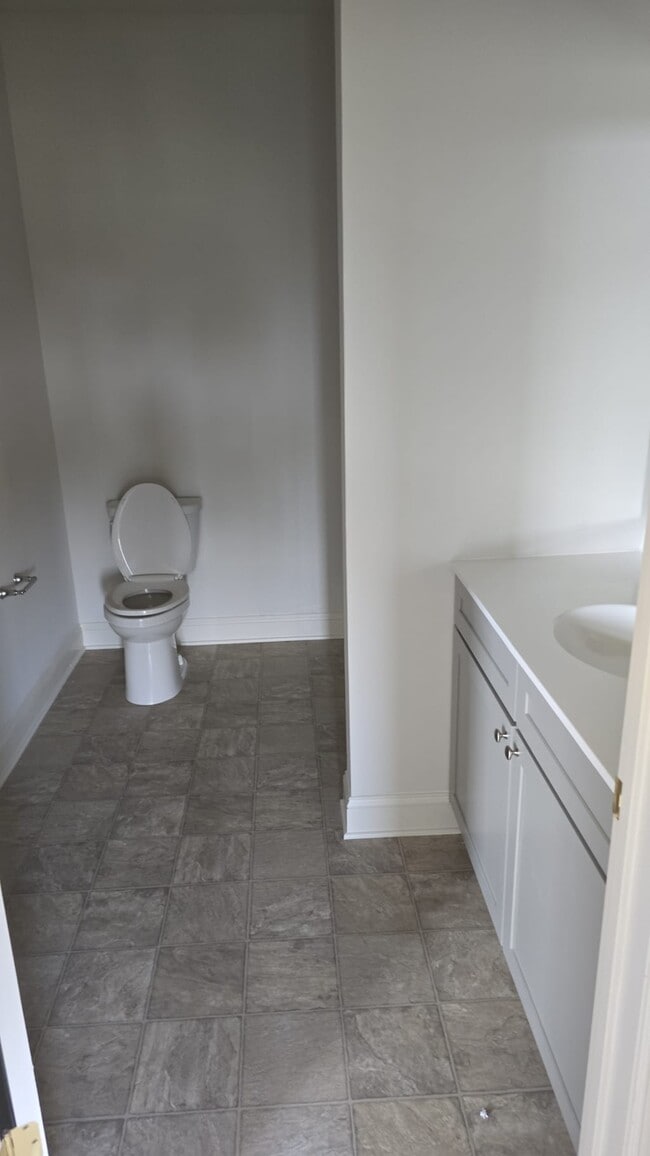 Building Photo - 3000 Fountainview Cir