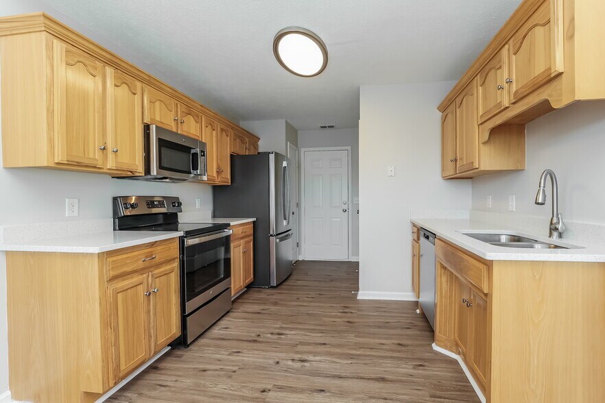 Building Photo - 323 Buttonwood Dr