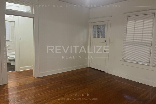 Building Photo - Charming Lower Midtown Cottage