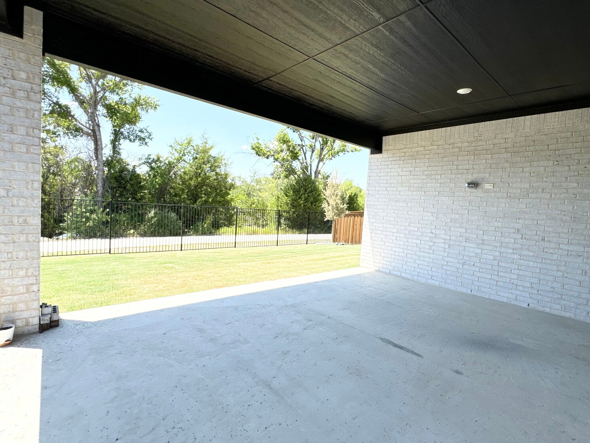 Building Photo - 2801 Riverview Rd