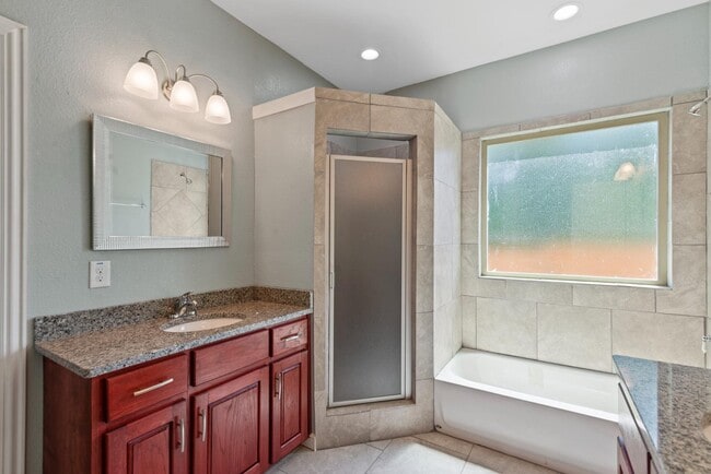 Building Photo - 1253 E Jessamine St