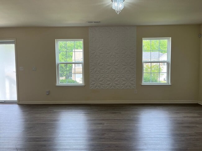 Building Photo - Charming Knightdale Residence, Available Now!