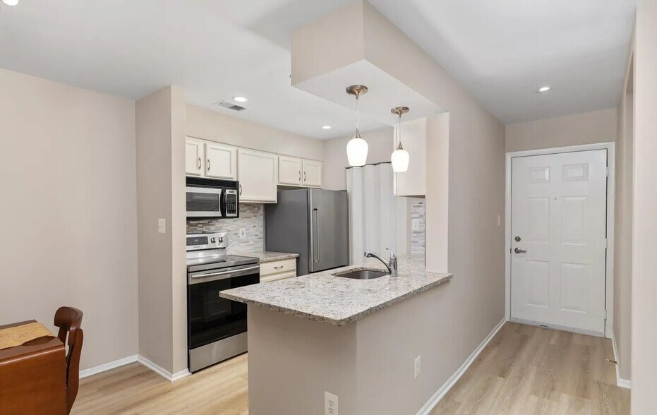 Building Photo - 1706 Ascot Way