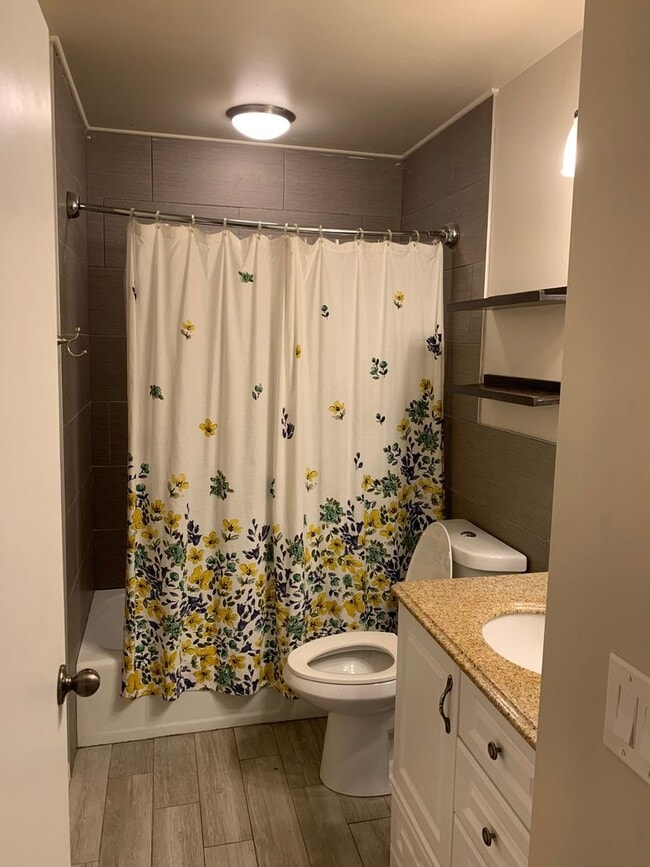 Building Photo - 4 bed/2 bath Home located in central Fort Collins off Drake