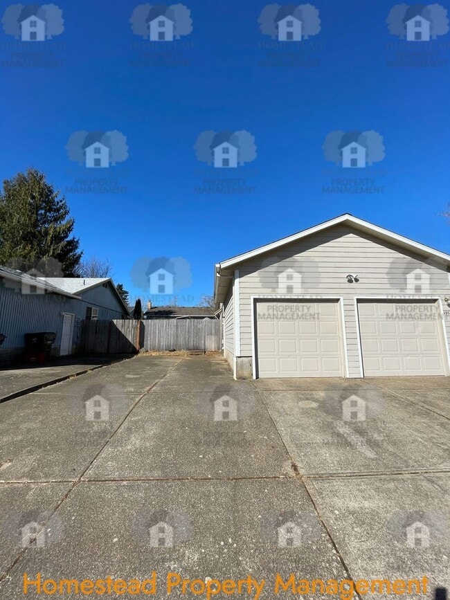 Building Photo - Homestead loves their tenants! 1/2 one months rent!