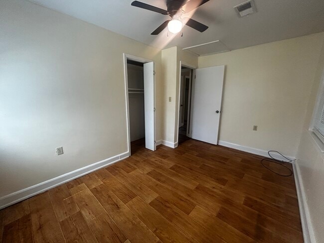 Building Photo - 461 Sweetwater Cir