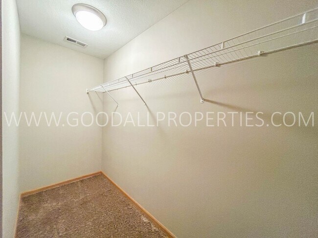 Building Photo - 3 Bedroom, 2.5 Bathroom in Waukee
