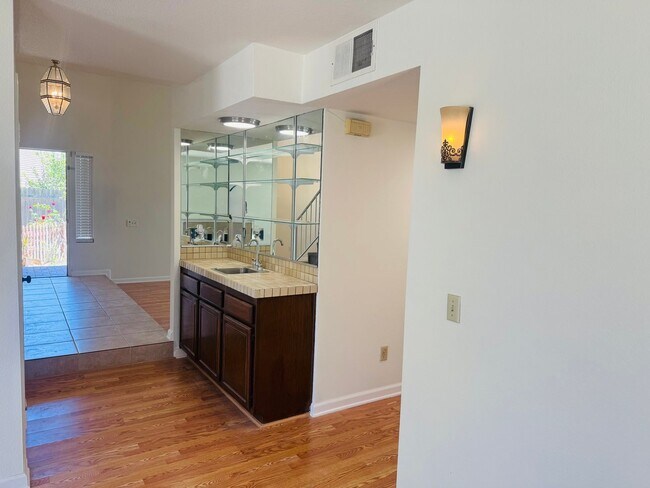 Building Photo - 4 Bedroom Cul-de-Sac Home in Mission Oaks
