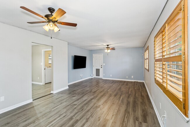 Building Photo - 4572 Kelly Ln