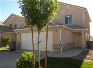 Building Photo - Spacious 3-Bedroom Townhouse in Saint George with Modern Comforts