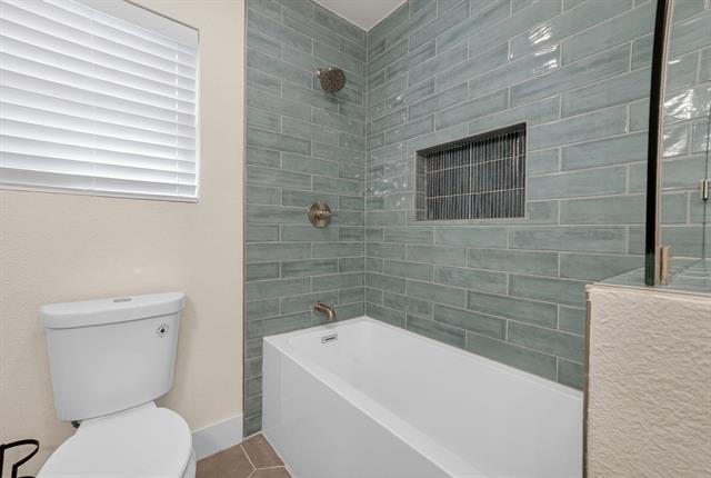 Building Photo - 2560 Rogers Ave