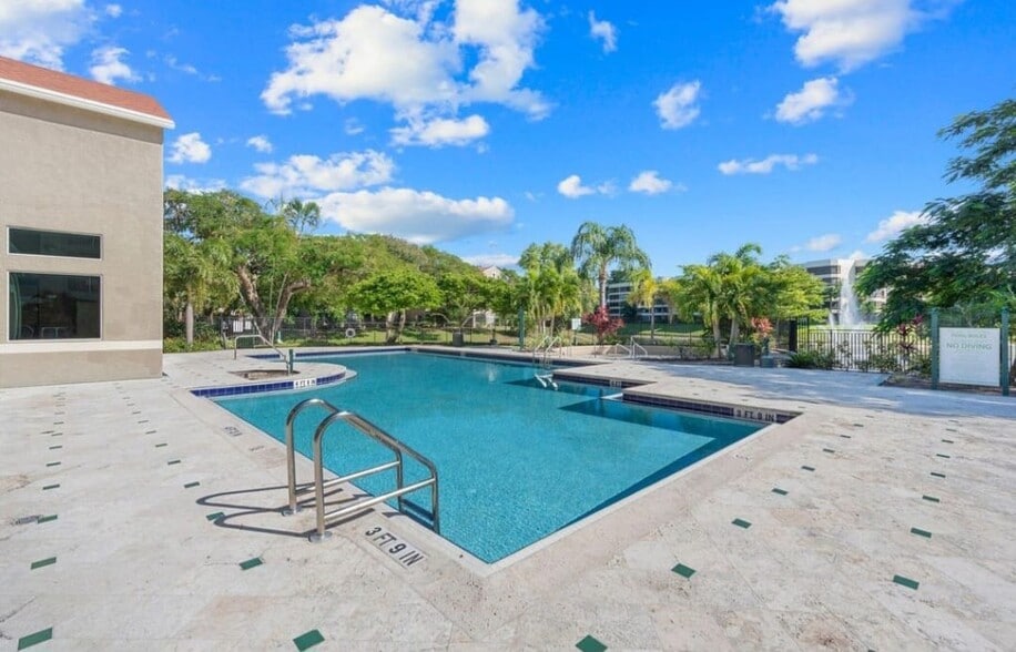 Building Photo - 1760 Palm Cove Blvd