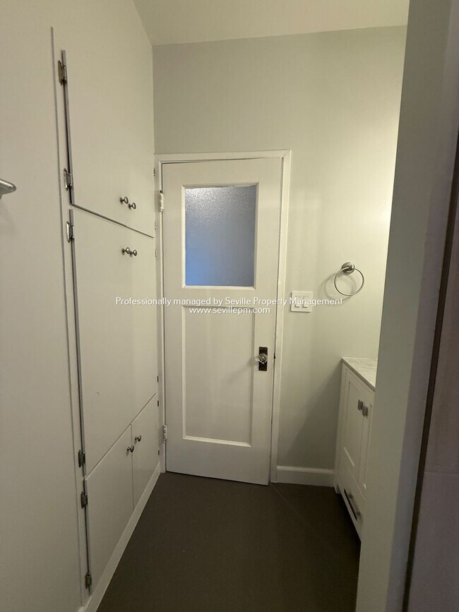 Building Photo - Charming 1920s Alameda East End  2BR+ / 1B...